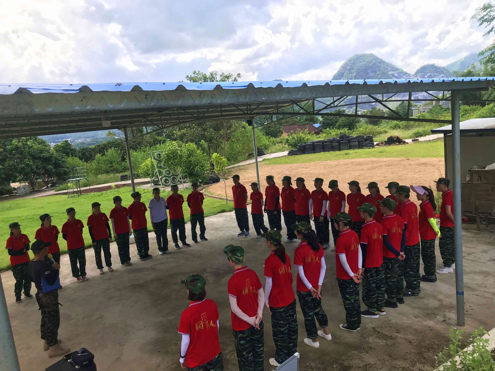 夏令营融合企业拓展：探索团队成长与个人蜕变